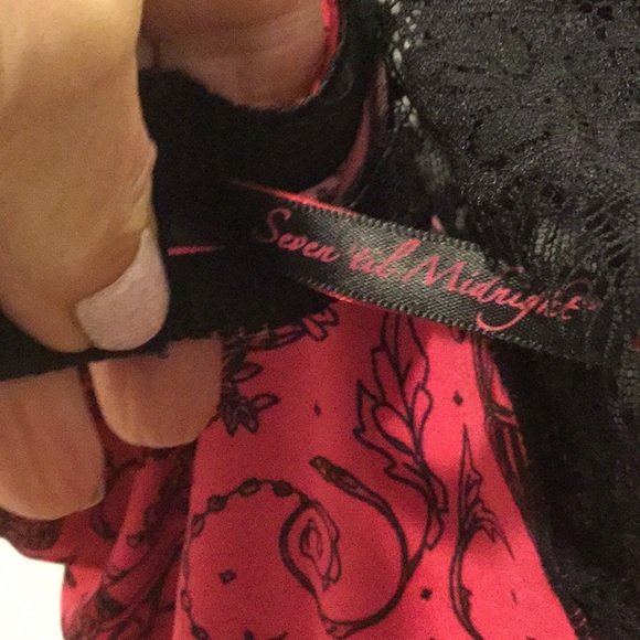 Seven ‘til Midnight pink and black slip. 1X/2X - Picture 5 of 6